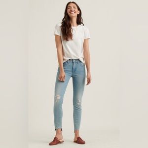Lucky Brand Mid-rise Ava Crop Skinny Jean With Chewed Hem In Lightwash Size 10